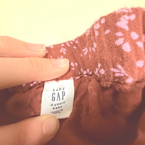 GAP 2-Piece Outfit! (Size 4) - Picture 8 of 9